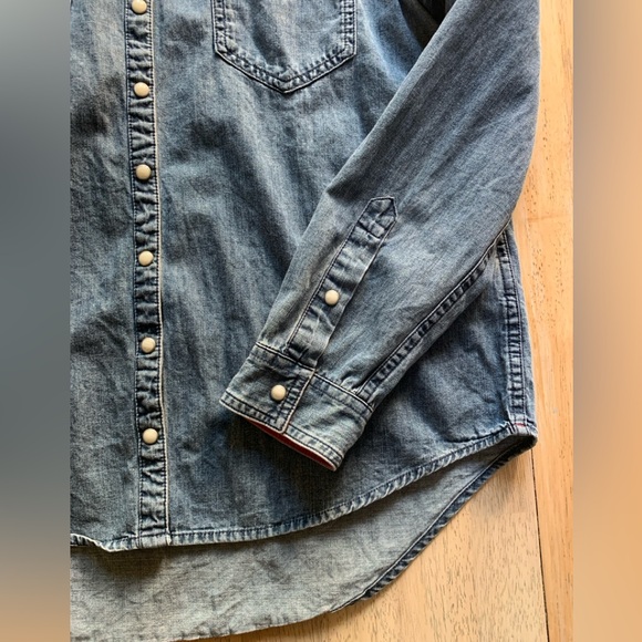 Sundance Women's Denim Button-Up Shirt with Red Accents and Ruffled Collar szS - Picture 4 of 8